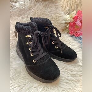 NWT Taryn Rose Black Suede Faux Fur Lined Wedge Booties 8